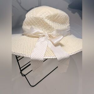 VINTAGE Cream and White Beachy Wide-Brimmed Hat with Ribbon | NWT